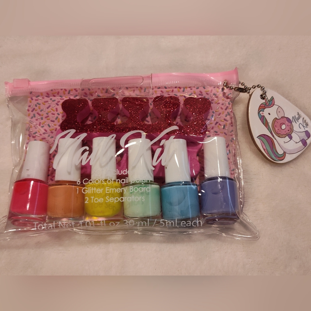 Colorful Nail Polish Set with Unicorn Keychain